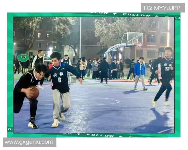 两个女生在篮球场上的友谊与拼搏展现青春活力与梦想追逐